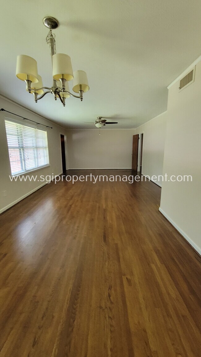 Building Photo - Huge corner lot in Westcliff