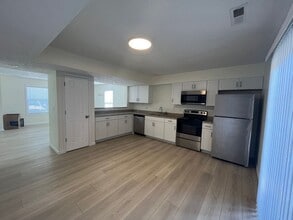 Building Photo - 314 W Riley Dr