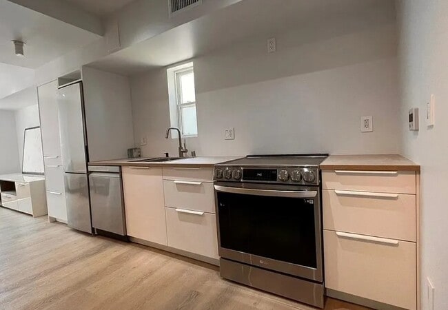 Foto del edificio - 2684 Greenfield Ave