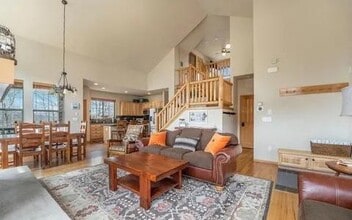 Building Photo - 105 Deer Track Ct