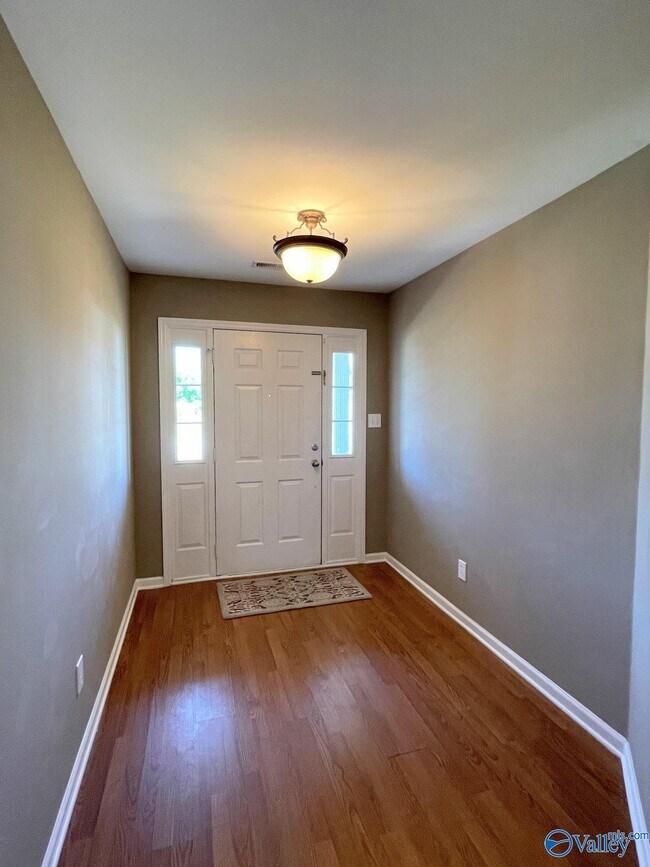 Building Photo - 386 Jasmine Dr