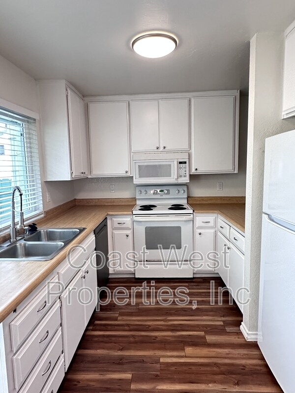Foto del edificio - 2119 Garnet Ave