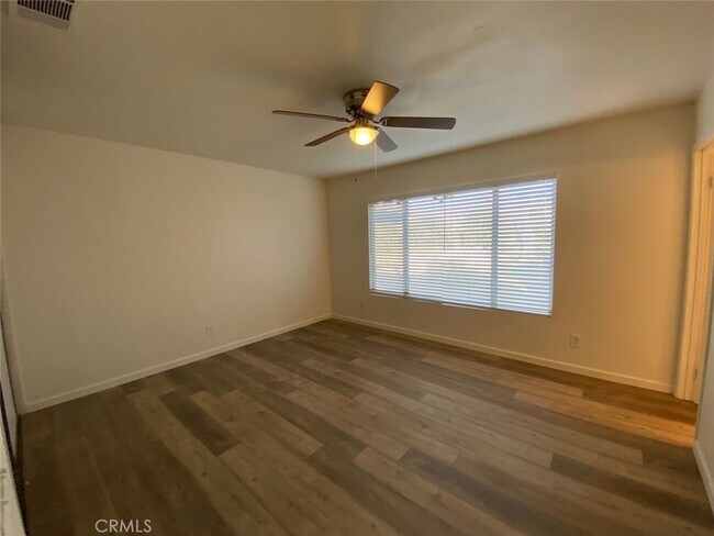 Foto del edificio - 15037 Milford Ave