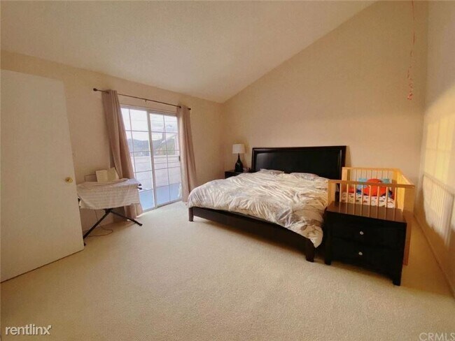 Building Photo - 2 br, 2.5 bath Townhome - 1360 W Orange Gr...