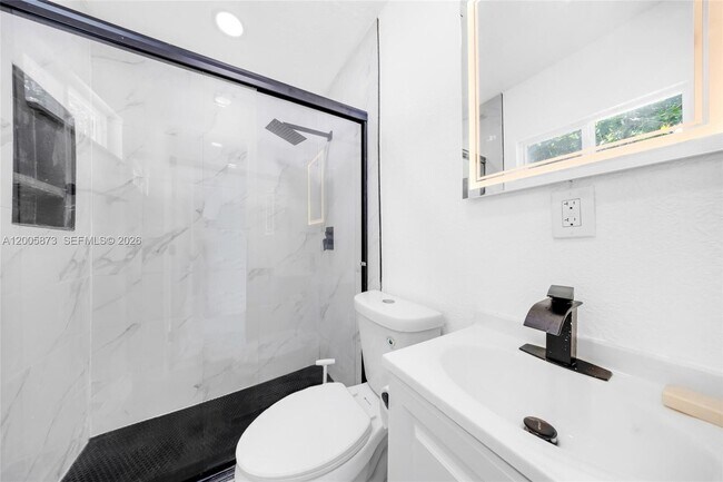 Foto del edificio - 2145 NW 130th St