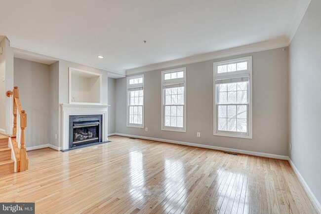 Foto del edificio - 8872 Ashgrove House Ln