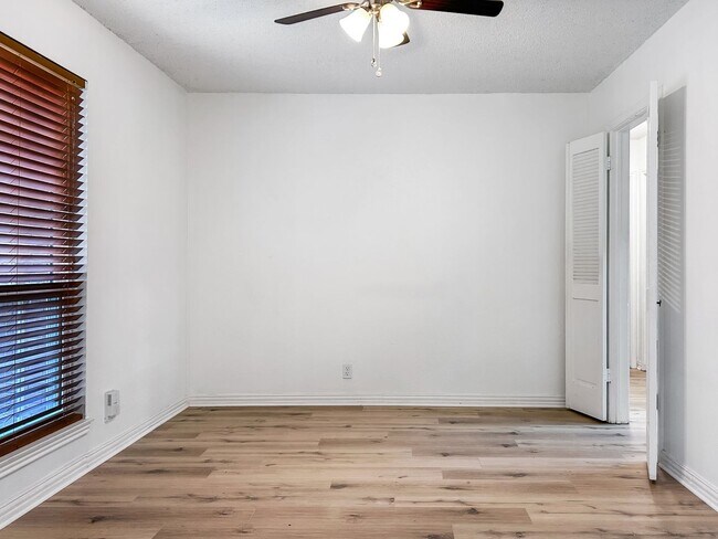 Foto del edificio - Inviting Northwest San Antonio Home - Fire...