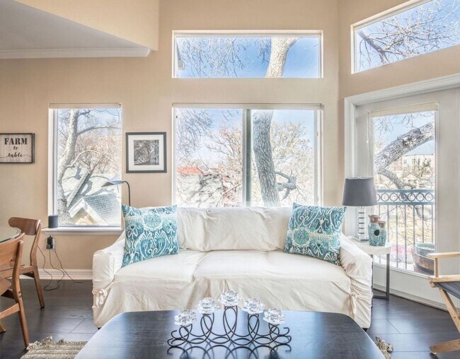 Foto del edificio - Stunning “Treehouse” Top-Floor Condo – 2 Bed / 2 Bath | One Block from City Park