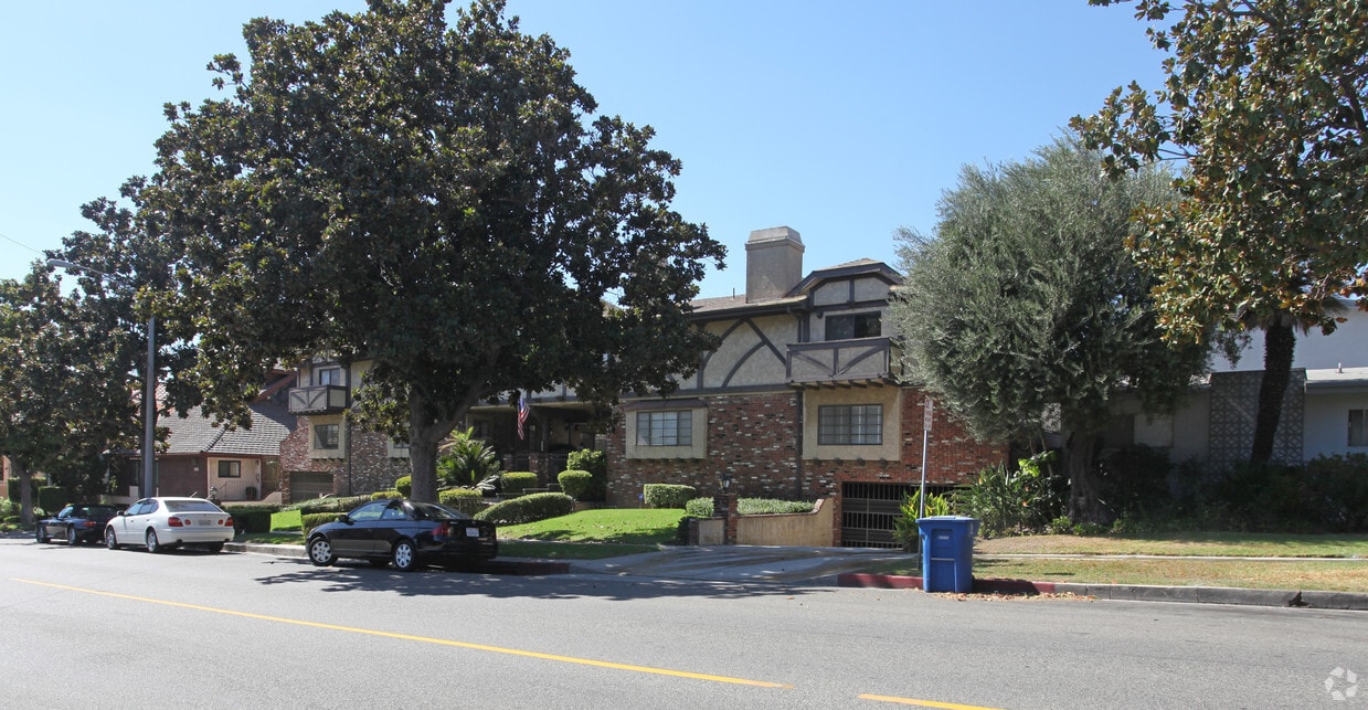 Building Photo - 645 E Magnolia Blvd