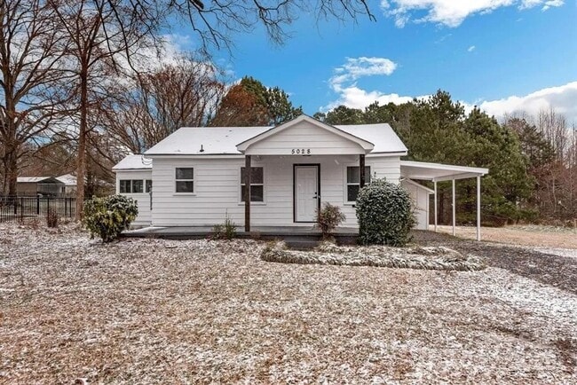 Building Photo - Welcome to this Beautiful Newly Renovated ...