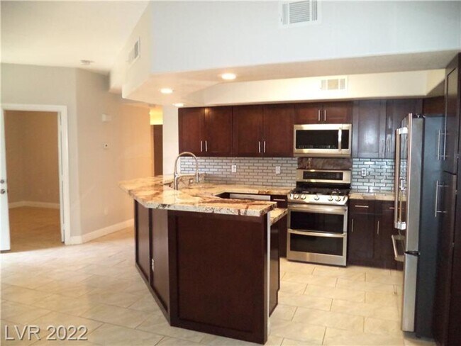 Building Photo - BEAUTIFUL FIRST FLOOR CONDO IN GATED COMMU...