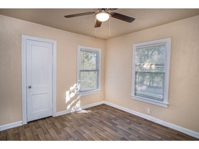 Building Photo - Great Amazing Home So Close to Downtown