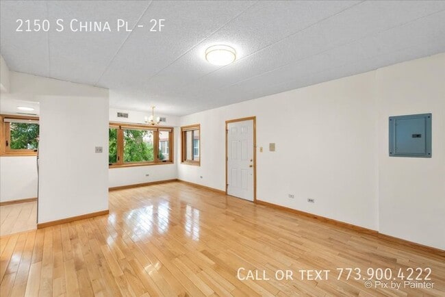 Building Photo - Spacious 2 bedroom + office/den in the hea...