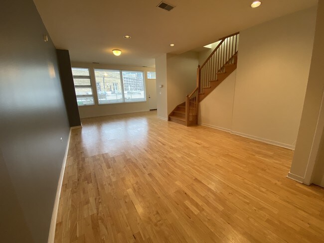 Building Photo - 1619 N Clybourn Ave
