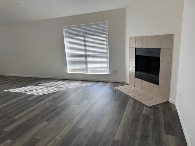 Foto del edificio - 6611 Rockdale Rd