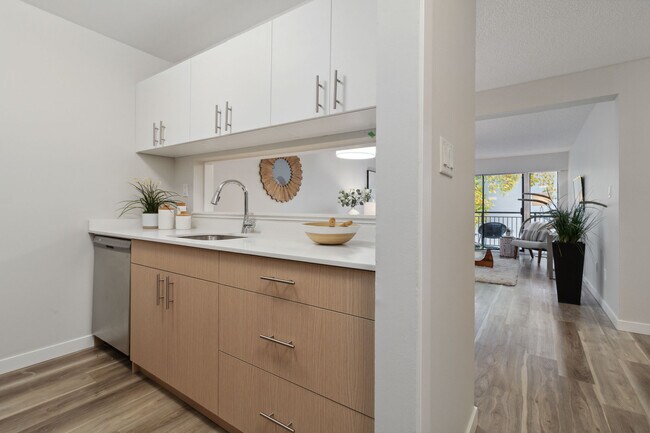 Building Photo - Lynmour Apartments