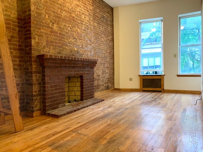 Living room - 255 W 93rd St