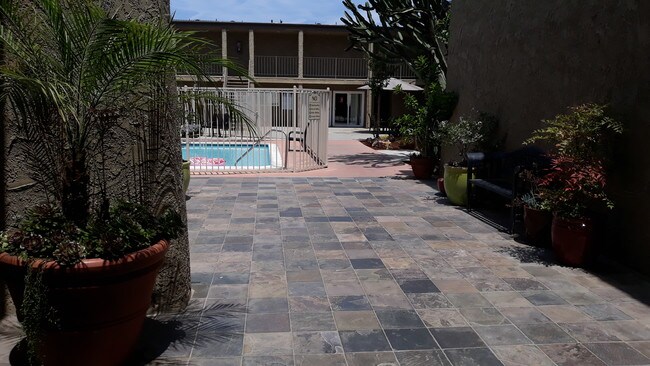 Foto principal - 4727 W 147th St