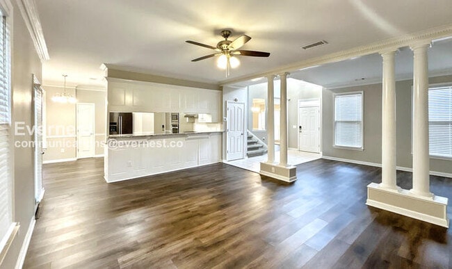 Foto del edificio - 3106 Sherwood Oaks Ln