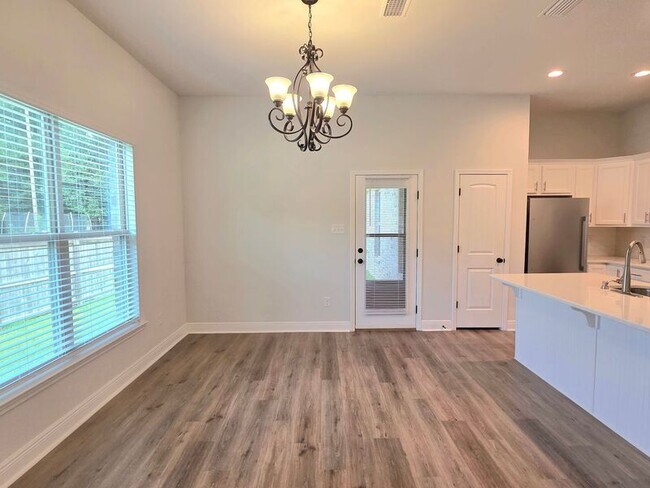 Building Photo - 6054 Cherokee Dr
