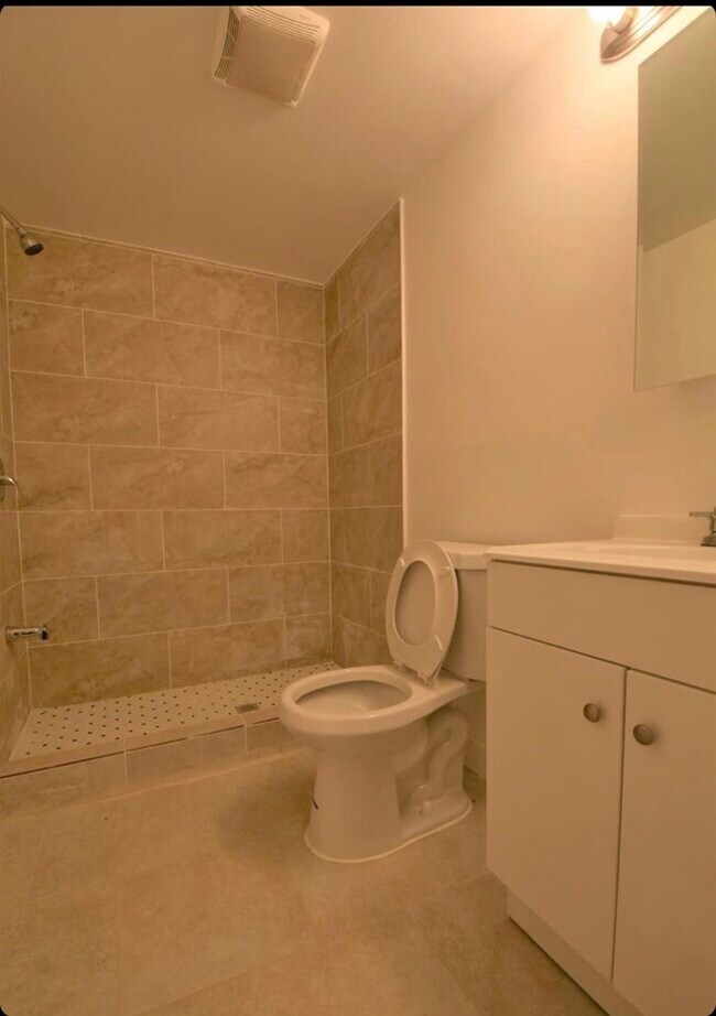Foto del edificio - 431 E Woodlawn St