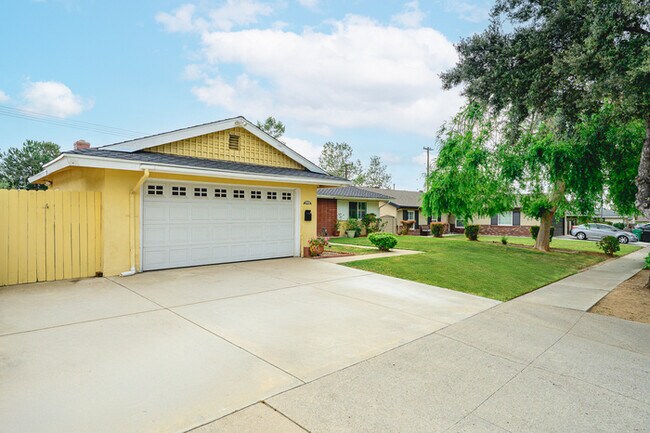 Building Photo - Beautifully Renovated 3BR/2BA Single-Story...