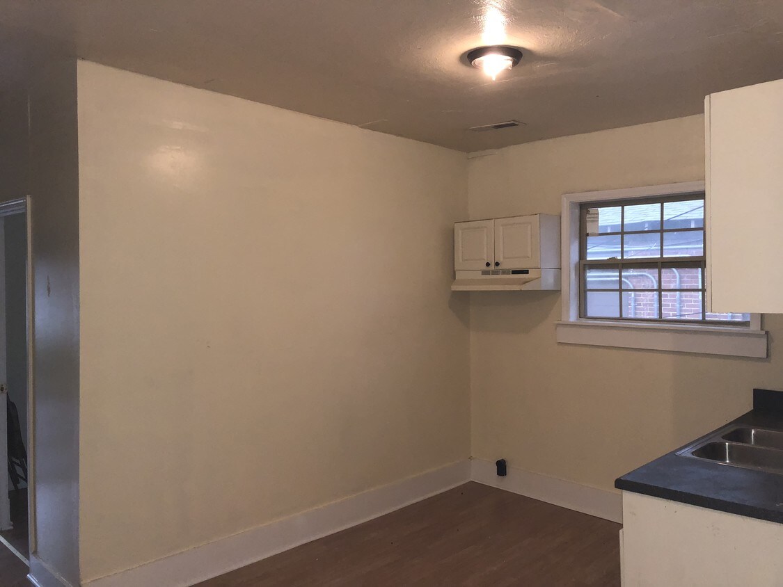 Primary Photo - 1128 4th Ave W