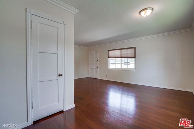 Building Photo - 2 br, 1 bath Condo - 3812 Legion Ln
