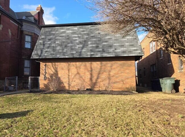 Foto del edificio - 1170 Bryden Rd