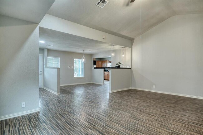 Foto del edificio - 1124 Brookswood Ave