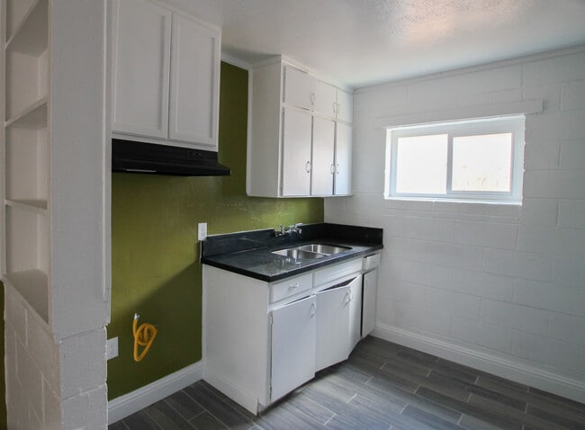 Building Photo - 225 W Lorena Ave