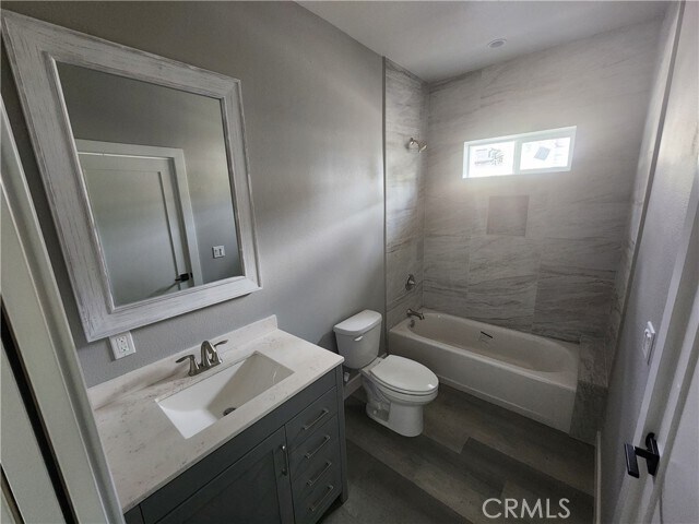 Building Photo - 984 El Camino Dr