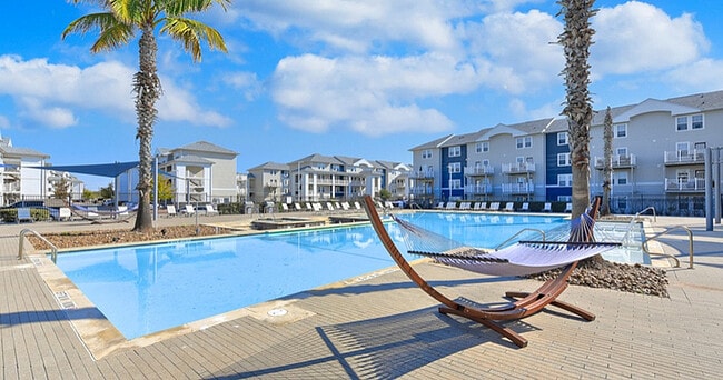 Building Photo - The Avenue at San Marcos Apartments
