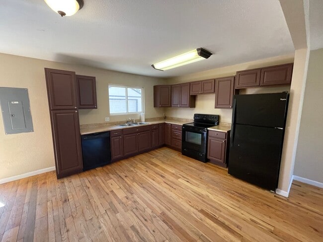 Building Photo - 616 Zion Dr