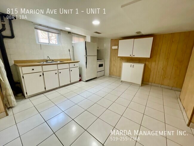 Photo du bâtiment - NICELY UPDATED BACHELOR APARTMENT IN OLD W...
