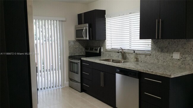 Foto del edificio - 192 Wimbledon Lake Dr