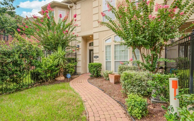 Building Photo - 13619 Brookbluff Ln