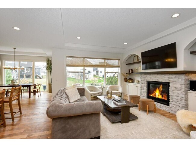 Building Photo - 16562 Beverly Dr