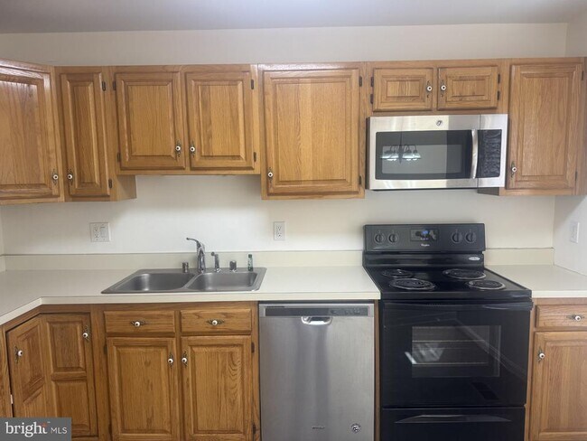 Building Photo - 90 English Run Cir