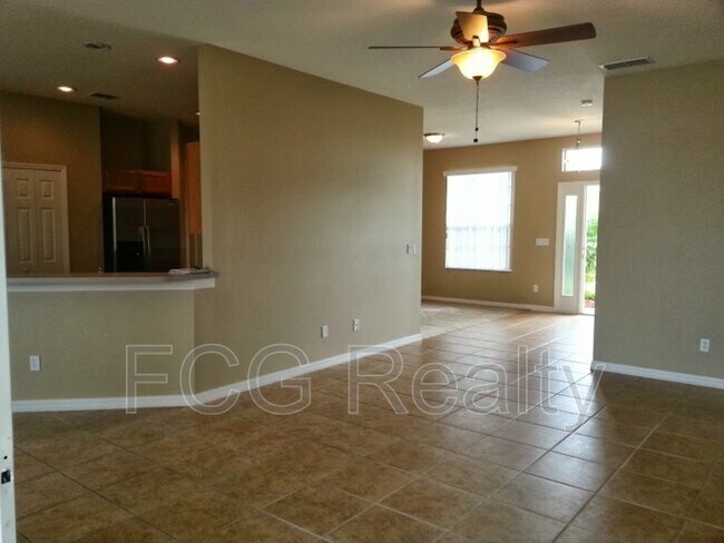 Foto del edificio - 243 Wildflower Rd