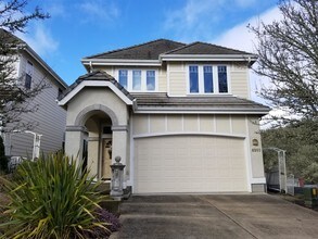 Building Photo - 4903 NW Zinnia Pl