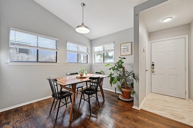 Foto del edificio - 2503 Howellwood Wy