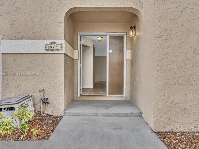 Foto del edificio - 10731 NW 16th Ct