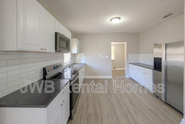 Foto del edificio - 2253 W 10th St