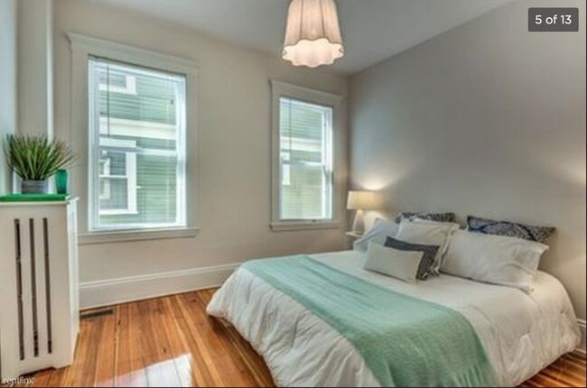 Building Photo - 4 br, 1 bath Condo - 54 Lee St