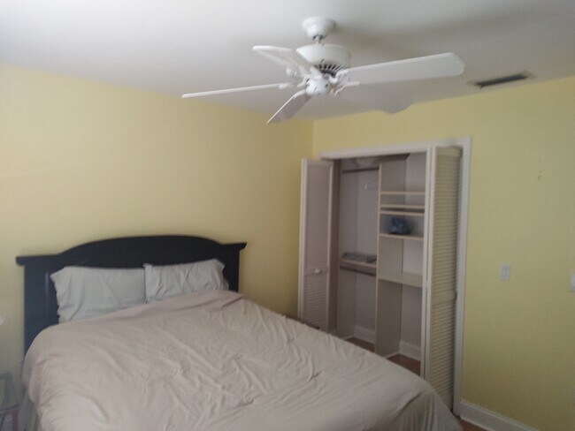 Foto del edificio - 997 Spinnaker Ct