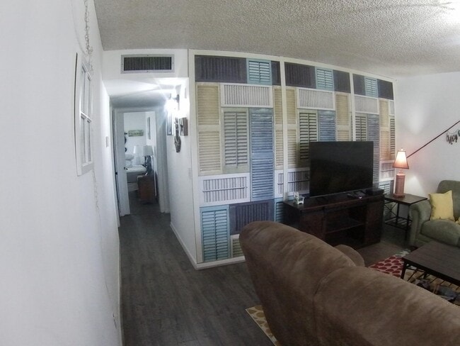 Building Photo - 980 Normandy U