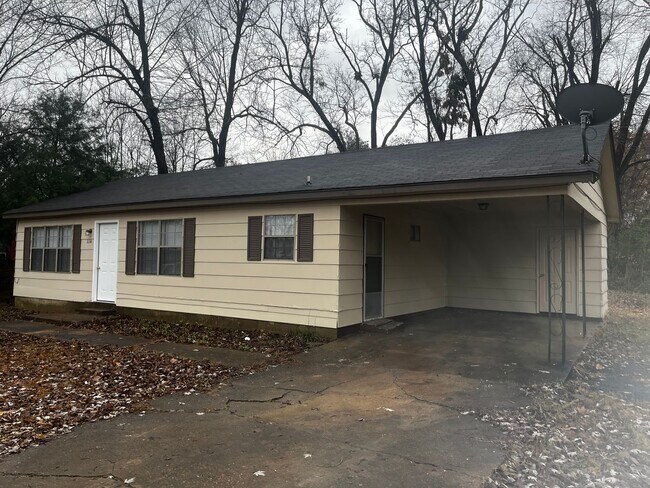 Building Photo - 114 Holly Cove