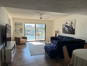 Building Photo - 7600 Sun Island Dr S