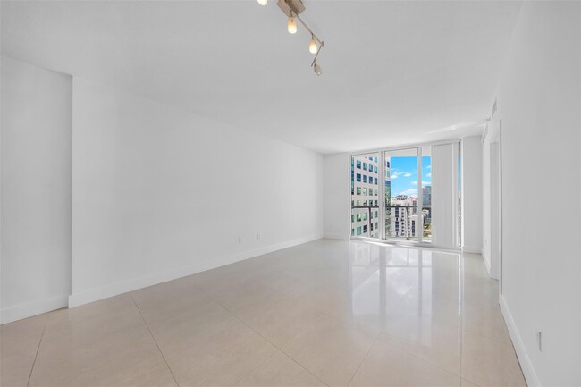 Foto del edificio - 185 SW 7th St